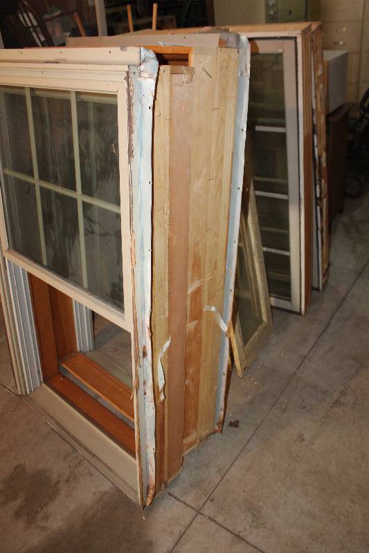 lot 139 image: House Windows, Various Sizes & Styles