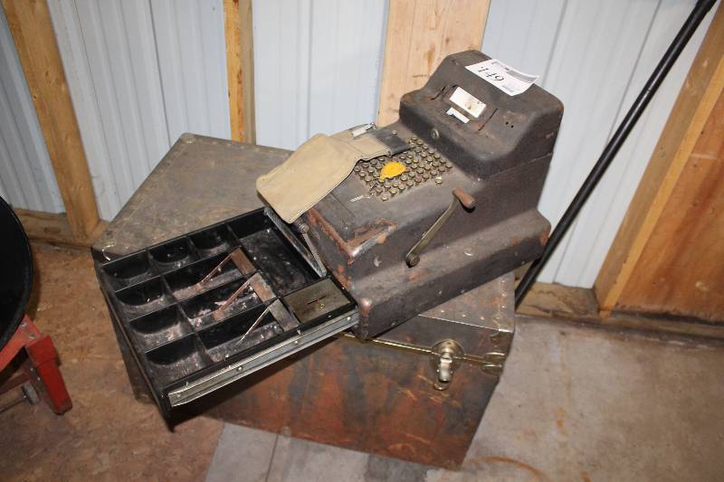 lot 149 image: Vintage Cash Register Machine w Metal Case