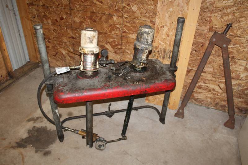 lot 148 image: Commercial Grease Pump System