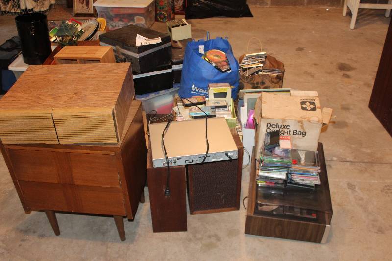 lot 181 image: Media Lot Includes Speakers, Stereo Equipment, CDs, Music Cases