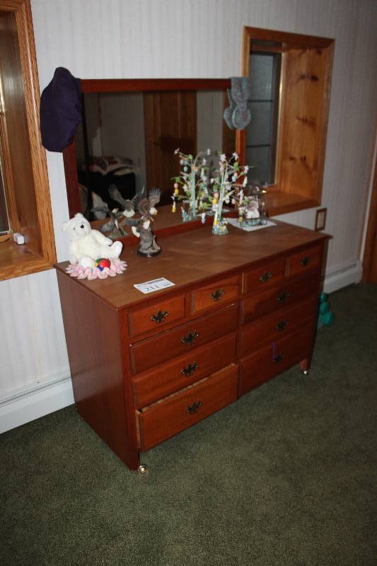 lot 211 image: Rolling 10-Drawer Wood Dresser w Mirror