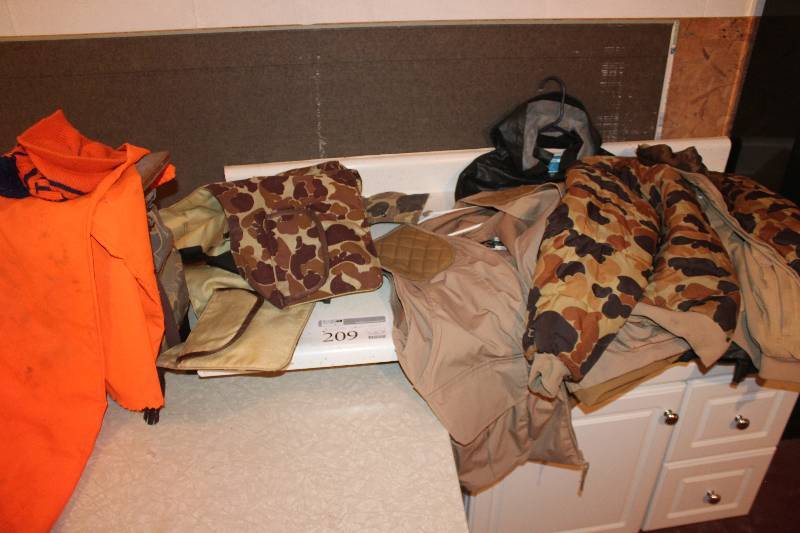 lot 209 image: Hunting Gear, Mountn Prairie XXL Flush Vest,Commercial Foul Weather Gear,Hunting Seat