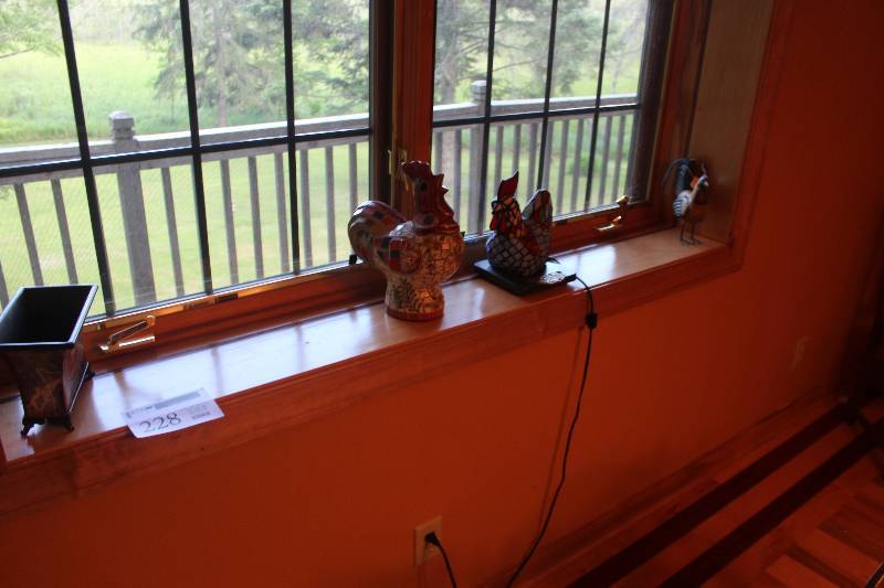 lot 228 image: Rooster Table Decorations, Table Lamp, Stool