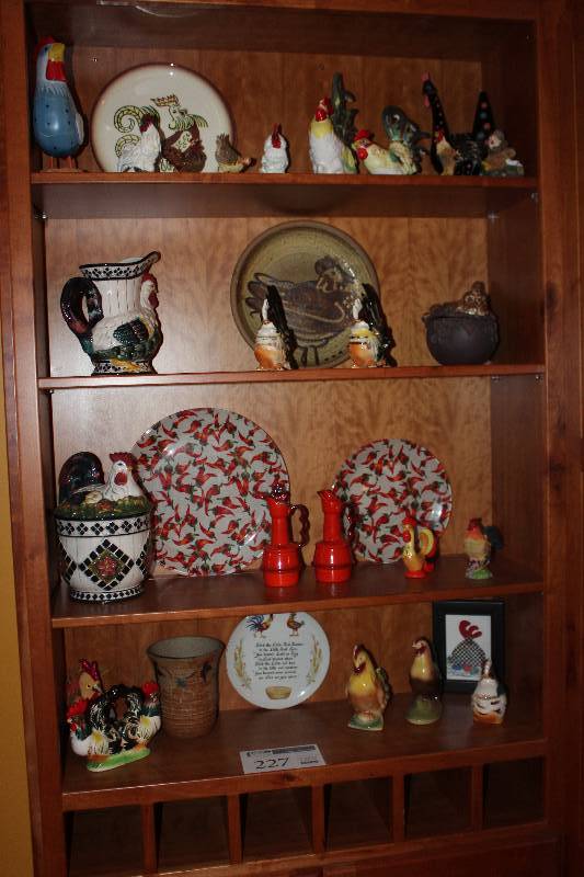 lot 227 image: Rooster Table Decorations, Decorative Plates, Figurines