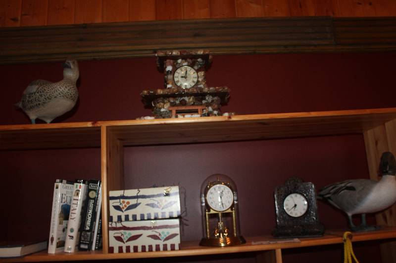 lot 232 image: Lot of (5) Table Decorations Includes Clocks, Ducks