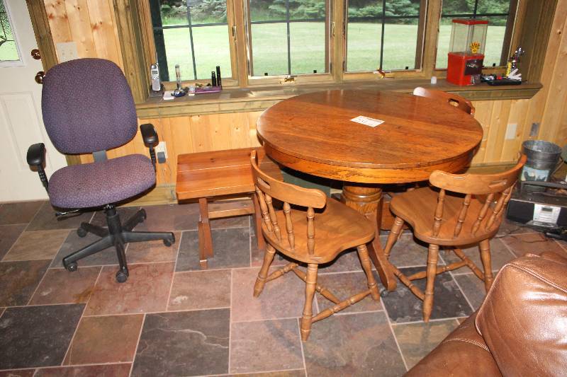 lot 231 image: Lot of (6) Furniture Includes 2-Tables, 4-Chairs