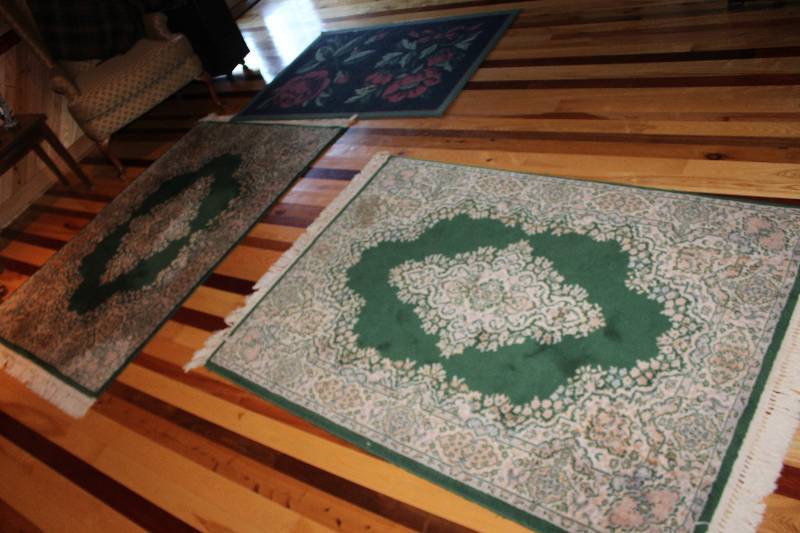 lot 250 image: Lot of (4) Area Rugs
