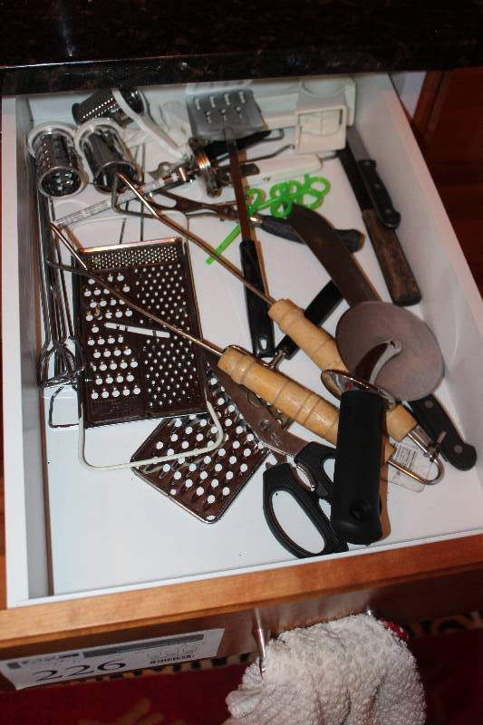 lot 226 image: Kitchen Utensils, Shelf Organizer