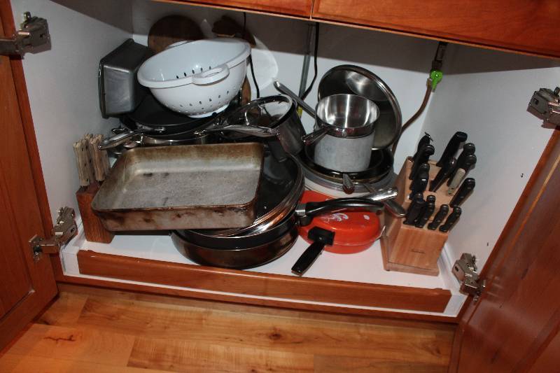 lot 225 image: Pots, Pans, Knives, Kitchenware