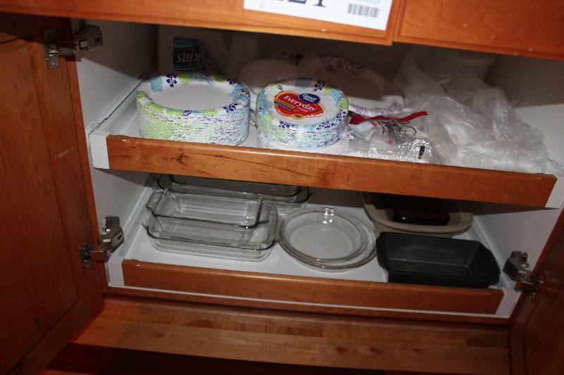 lot 221 image: Hardware, Paper Serving Products, Glass Pans