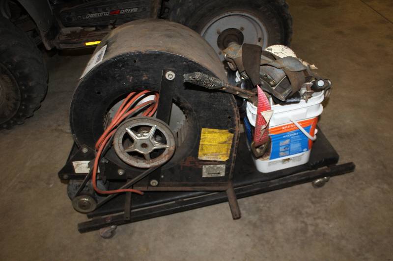 lot 258 image: Blower Motor, Hardware, Rolling Creeper
