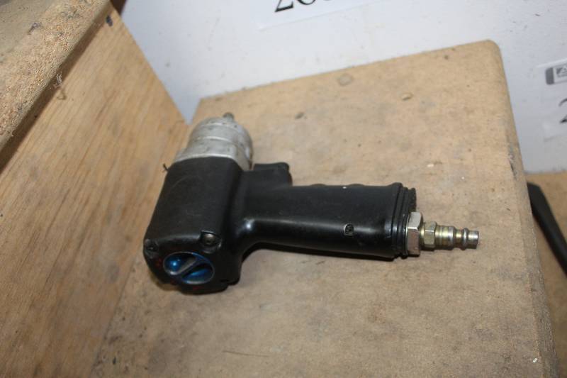 lot 265 image: Air Impact Wrench