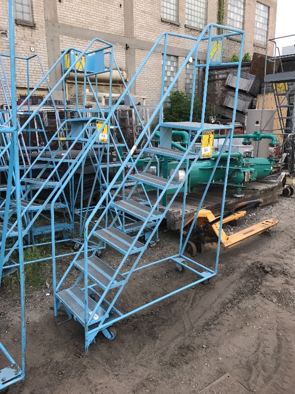 Metal safety ladder