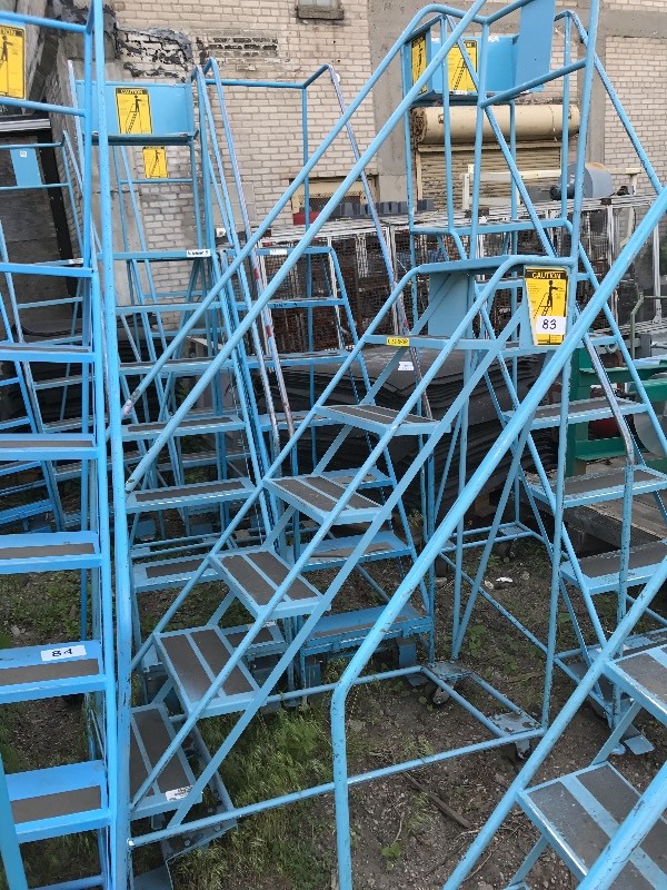Metal safety ladder