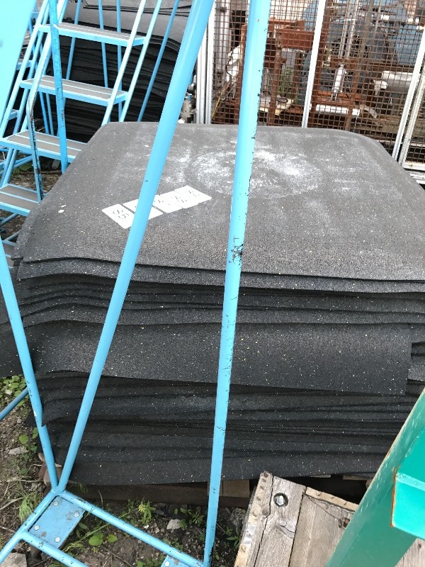 Lot of 20 rubber mats