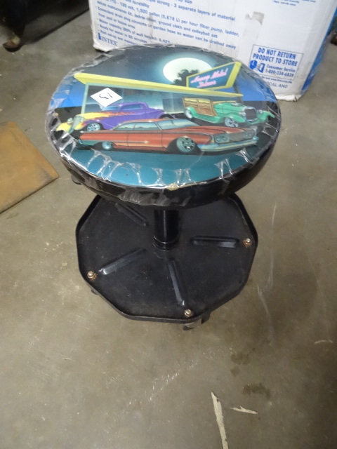 lot 13 image: Shop stool on wheels