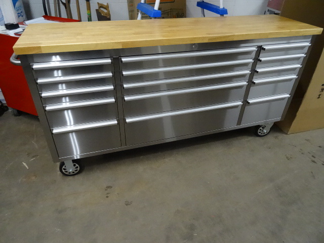 lot 9 image: 96 tool chest on wheels.