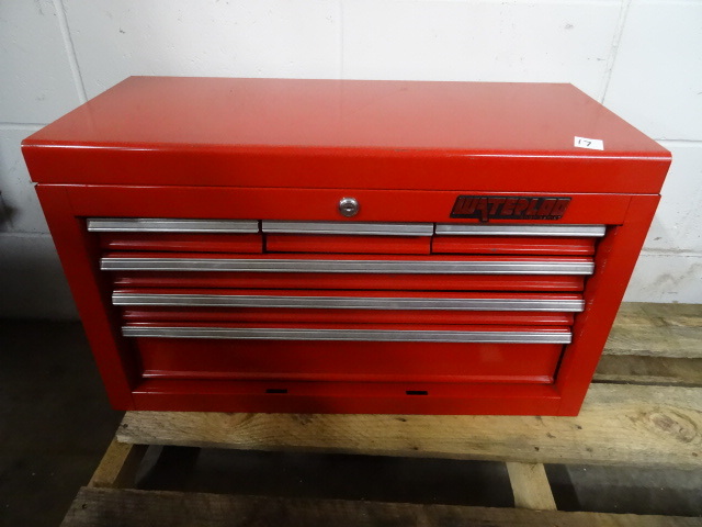 lot 17 image: Waterloo shop series tool box