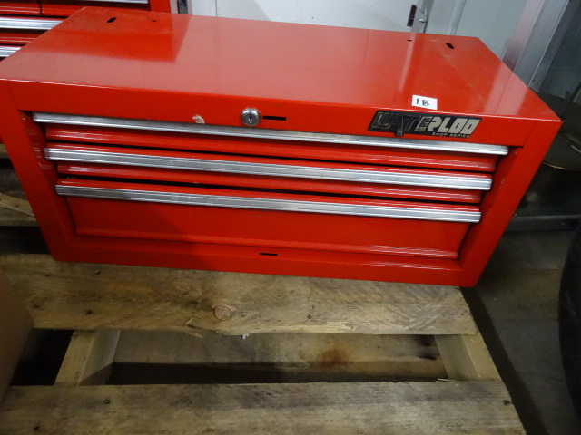 lot 18 image: Waterloo shop series tool box