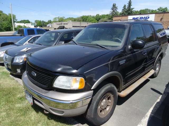 lot 3 image: 2001 Ford Expedition 4 x 4