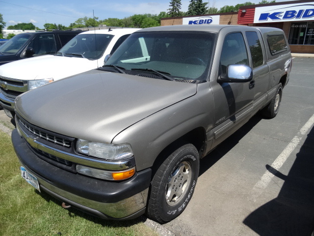 lot 2 image: 2002 Chevy 1500 pickup