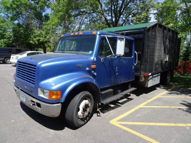 lot 6 image: 1999 International Chipper truck