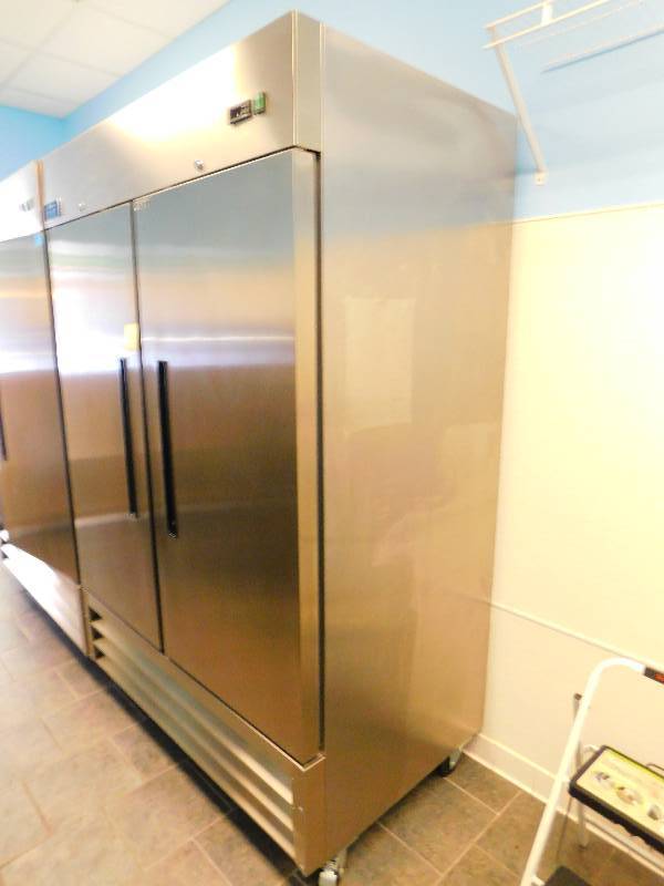lot 201 image: ARCTIC AIR COMMERCIAL FREEZER