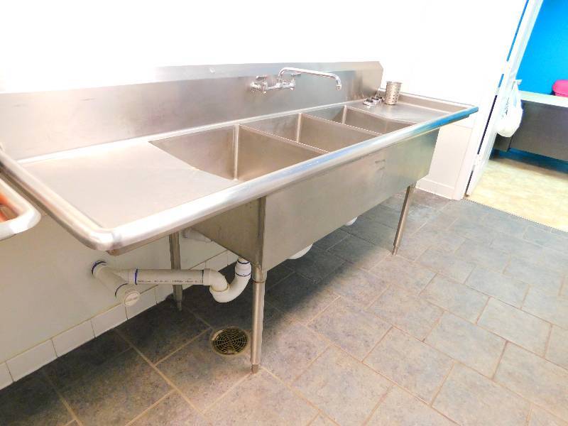lot 205 image: NSF STAINLESS TRIPLE SINK