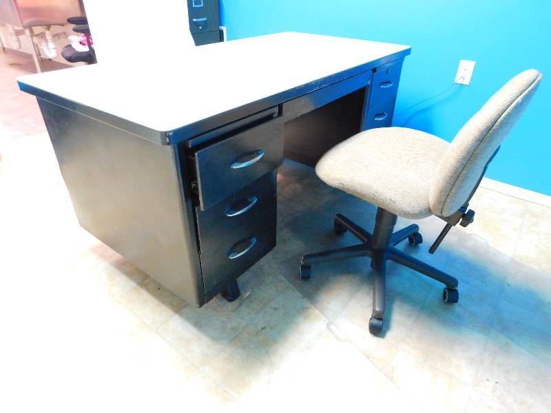 lot 207 image: OFFICE DESK AND CHAIR