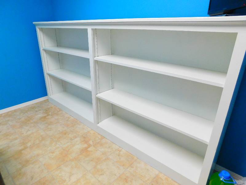 lot 208 image: SHELVING UNIT WITH ADJUSTABLE SHELVES