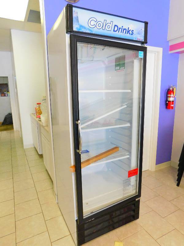 lot 220 image: TURBO AIR COLD DRINKS COOLER