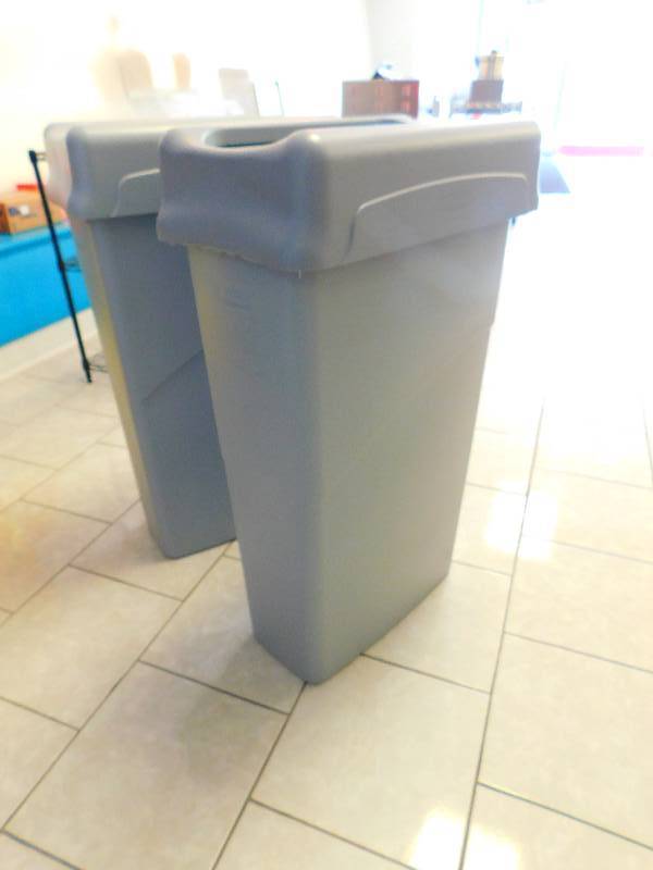 lot 221 image: TWO TRASH BINS WITH LIDS