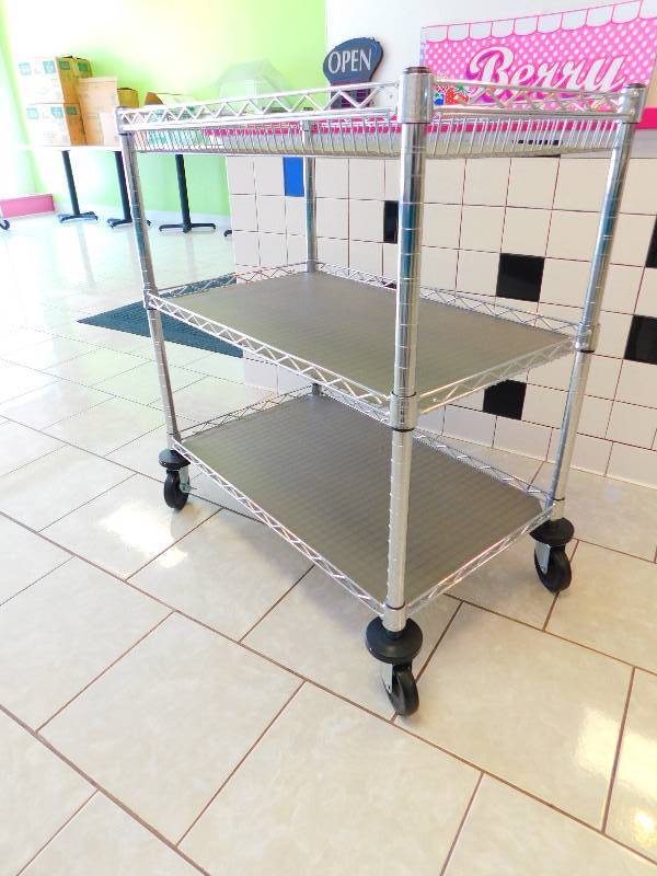 lot 242 image: METAL CART ON WHEELS