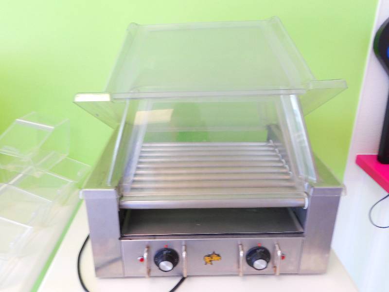 lot 253 image: STAR HOT DOG MACHINE, NSF