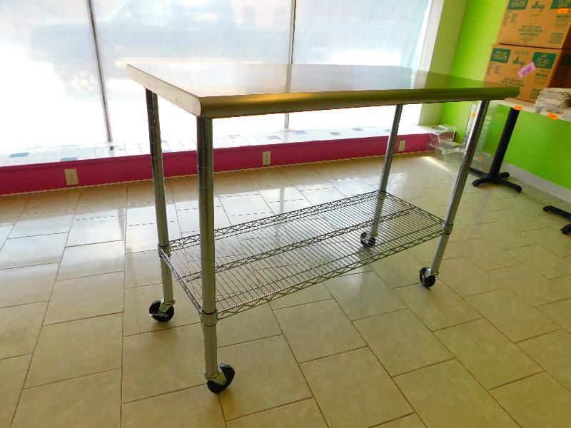 lot 256 image: STAINLESS STEEL WORK SPACE COUNTER ON WHEELS