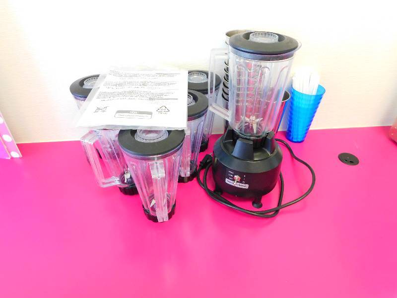 lot 258 image: HAMILTON BEACH BLENDER WITH EXTRA PITCHERS, SPATULAS, AND METAL MIXING CUPS