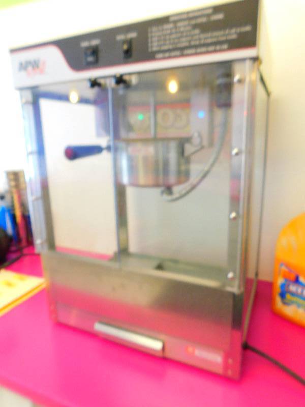 lot 259 image: APW WYOTT POPCORN MACHINE