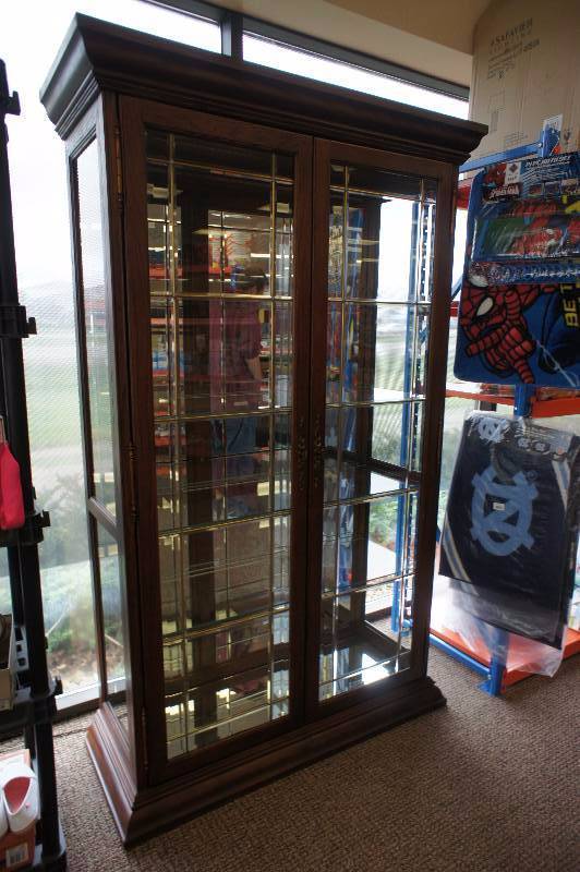 lot 32 image: Solid Oak Lighted Curio Cabinet - Heavy Piece - Mirrored Back - Glass Shelves - Great Shape
