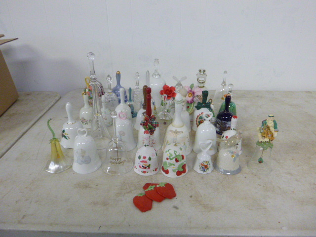 lot 14 image: Bell Collection