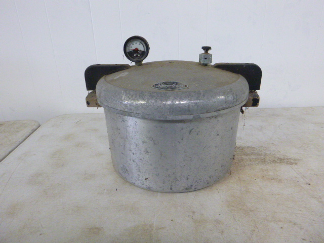lot 16 image: Steamliner Pressure Cooker
