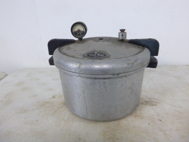 lot 17 image: Cook-Rite Pressure Cooker