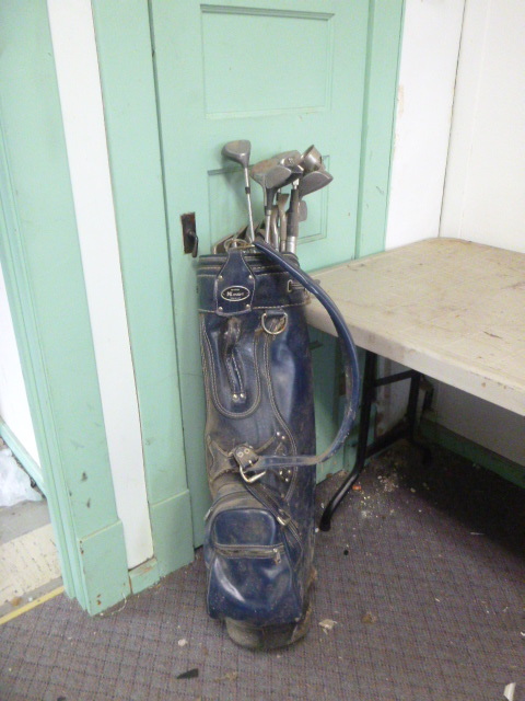 lot 20 image: Golf Clubs and Bag