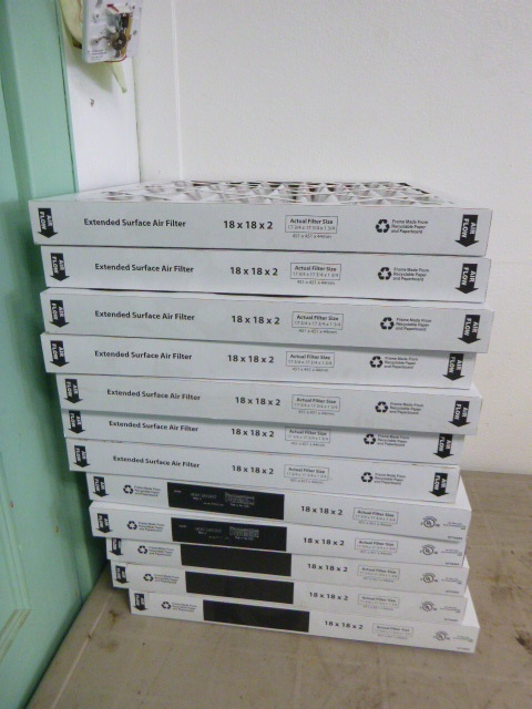 lot 28 image: 12 Purolator Furnace Filters