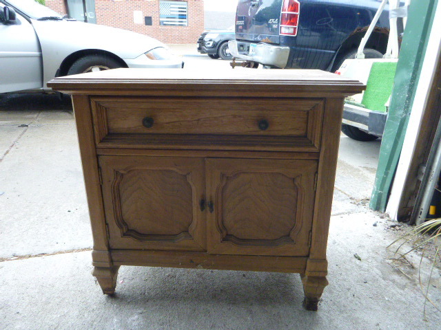 lot 39 image: Night Stand