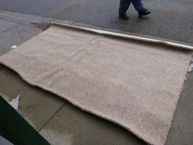 lot 43 image: Piece of Shag Carpet