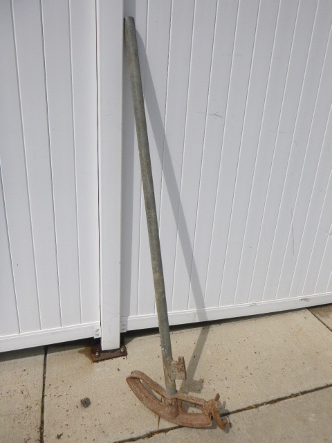 lot 50 image: Lew Electric Conduit Bender