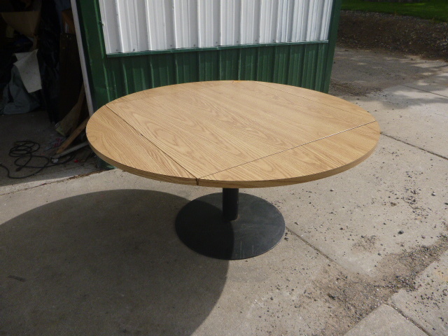 lot 55 image: Round Table