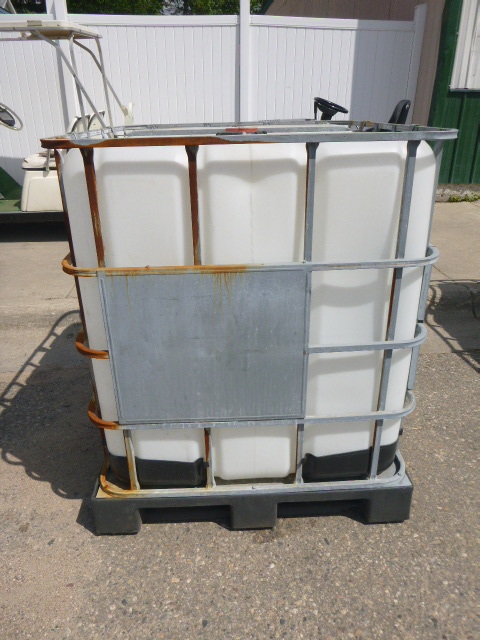 lot 58 image: 275 Gallon Tote