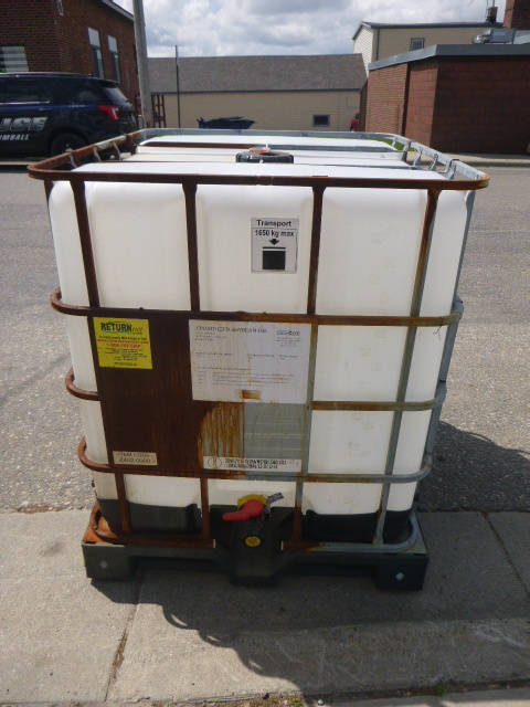 lot 59 image: 275 Gallon Tote