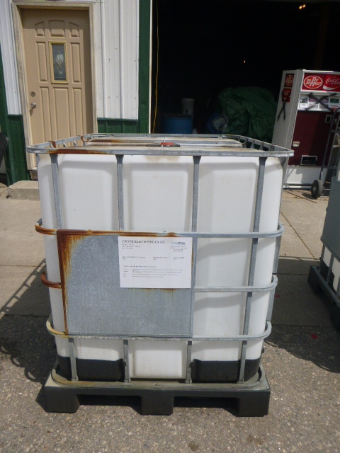 lot 61 image: 275 Gallon Tote